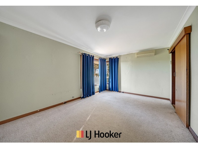 28 Mereworth Way, Girrawheen WA 6064