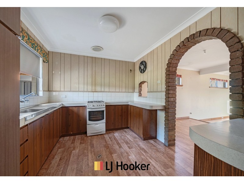 28 Mereworth Way, Girrawheen WA 6064