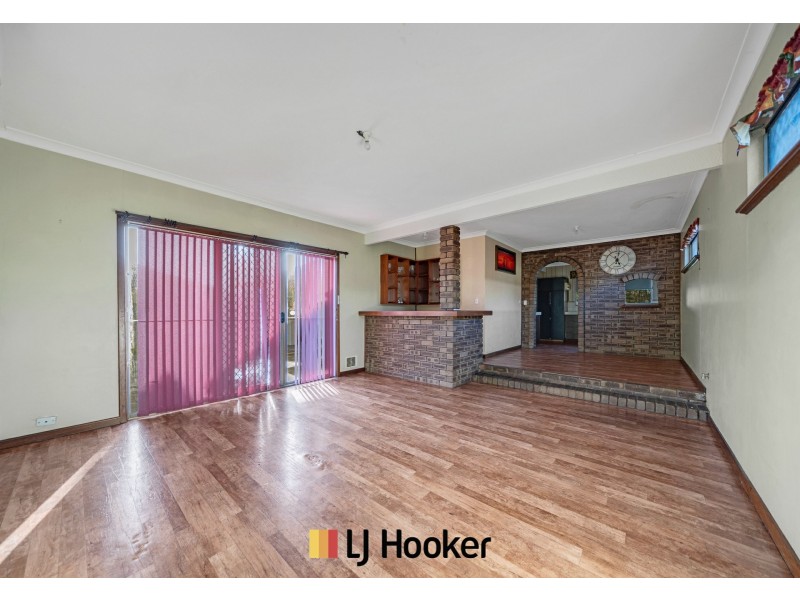 28 Mereworth Way, Girrawheen WA 6064