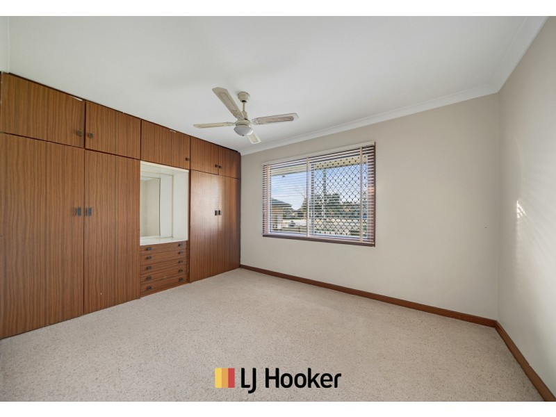 28 Mereworth Way, Girrawheen WA 6064