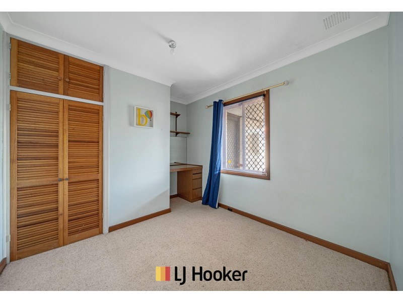 28 Mereworth Way, Girrawheen WA 6064