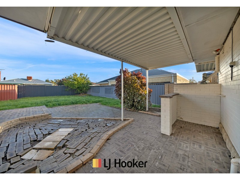 28 Mereworth Way, Girrawheen WA 6064