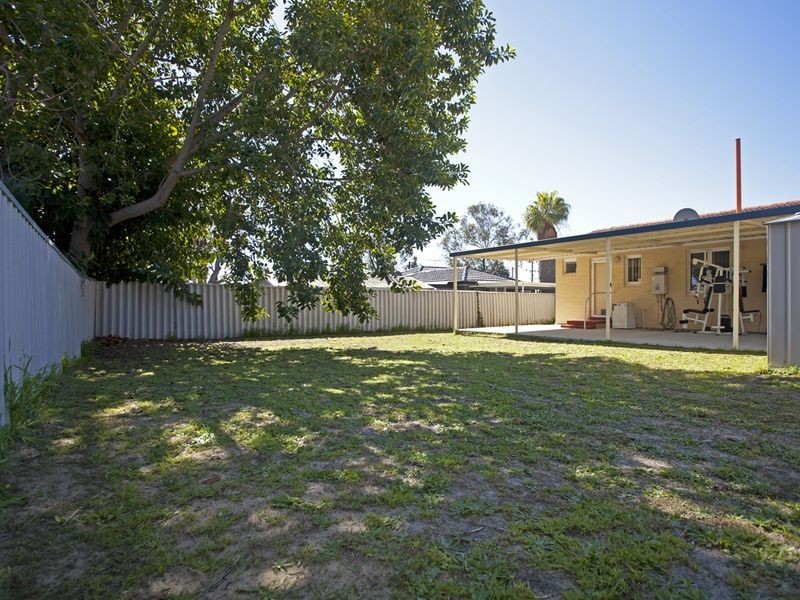 65 Amberton Avenue, Girrawheen WA 6064