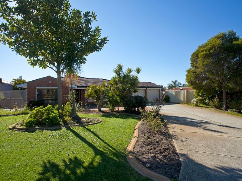 2 Crest Grove, Ballajura WA 6066