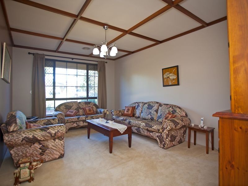 2 Crest Grove, Ballajura WA 6066