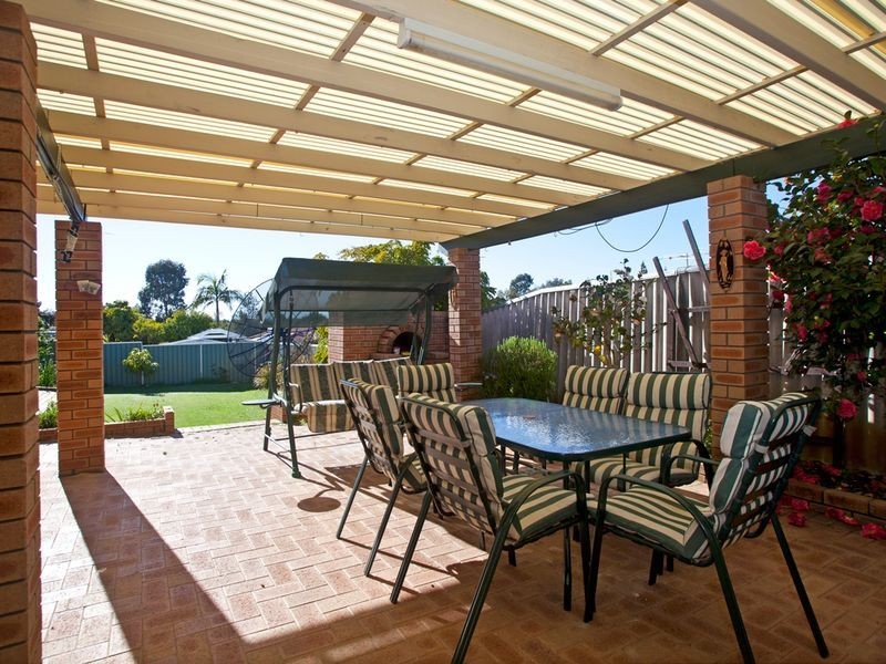 2 Crest Grove, Ballajura WA 6066