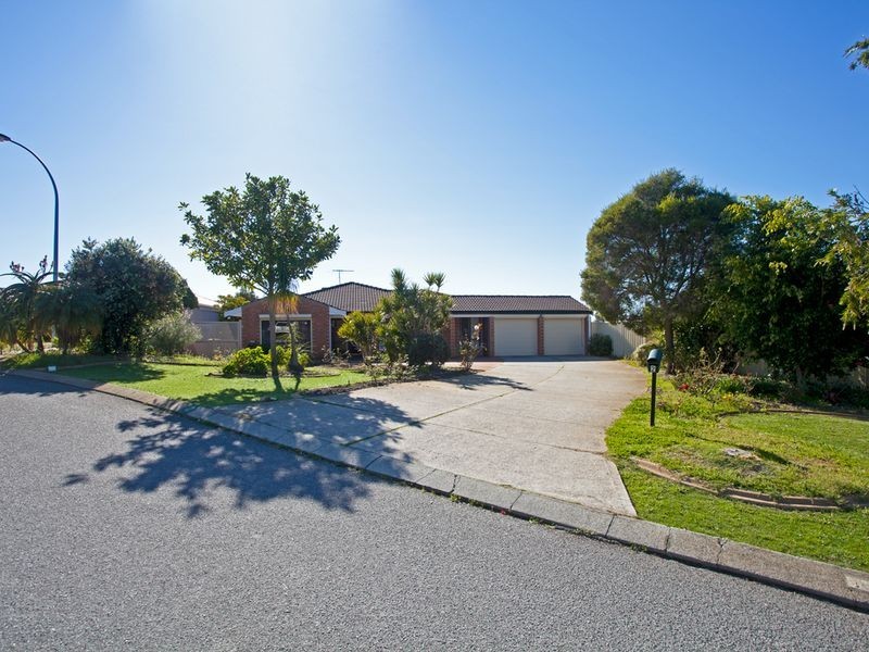 2 Crest Grove, Ballajura WA 6066