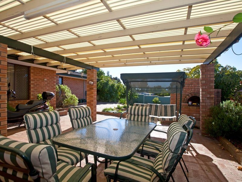 2 Crest Grove, Ballajura WA 6066