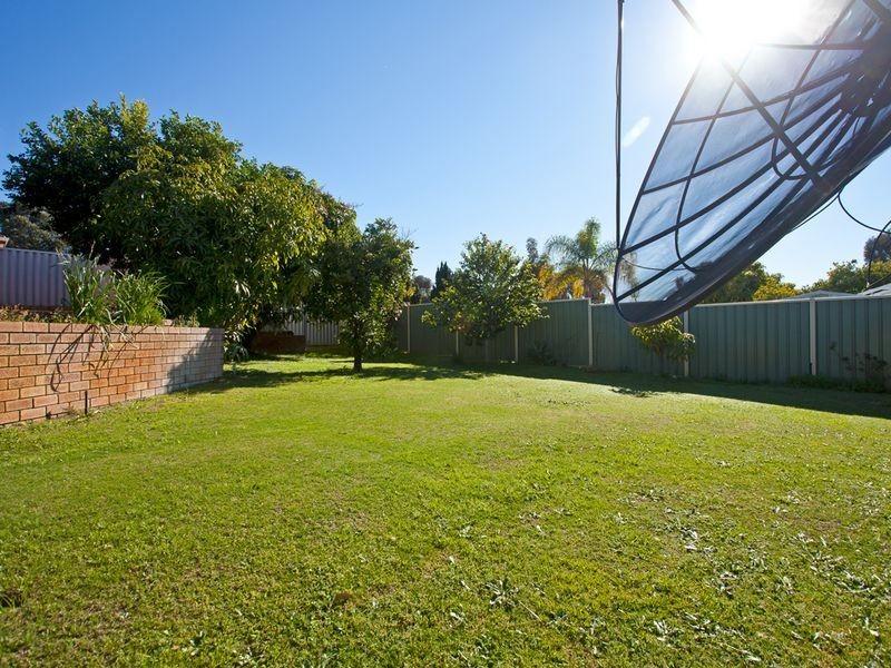 2 Crest Grove, Ballajura WA 6066