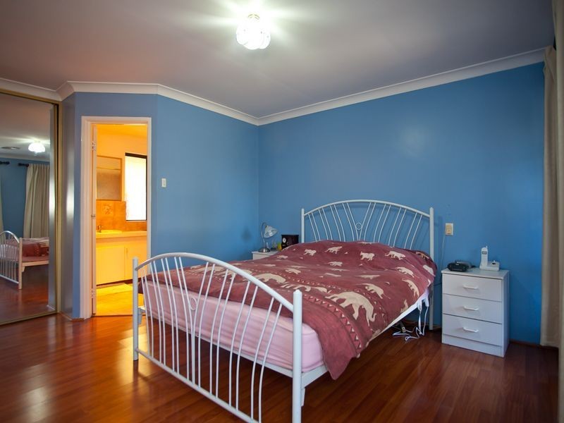 2 Crest Grove, Ballajura WA 6066