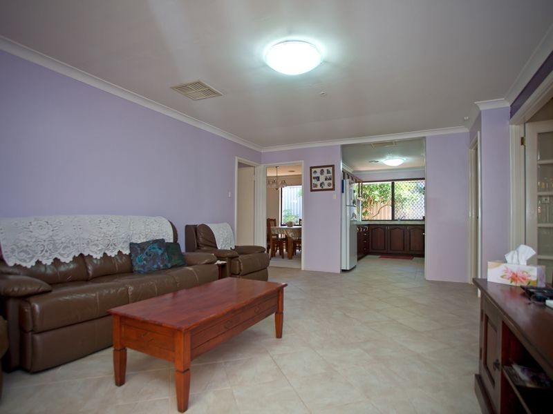 2 Crest Grove, Ballajura WA 6066