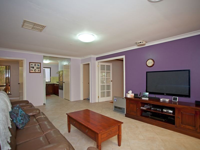 2 Crest Grove, Ballajura WA 6066