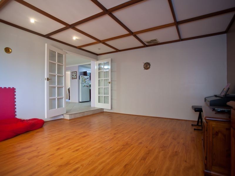 2 Crest Grove, Ballajura WA 6066