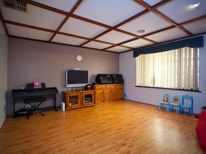 2 Crest Grove, Ballajura WA 6066