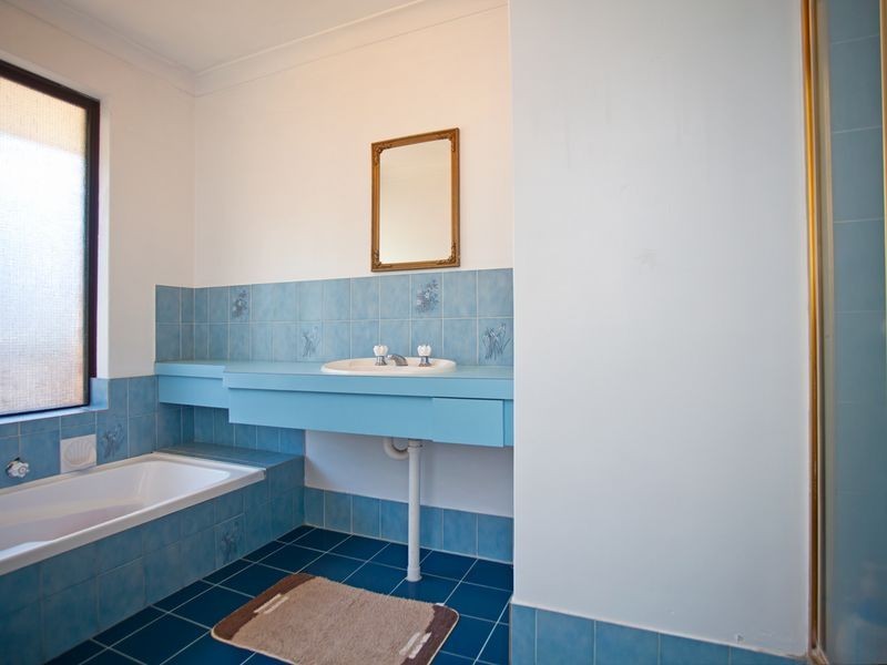 2 Crest Grove, Ballajura WA 6066