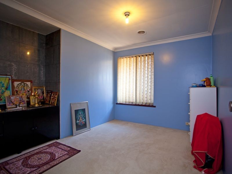 2 Crest Grove, Ballajura WA 6066