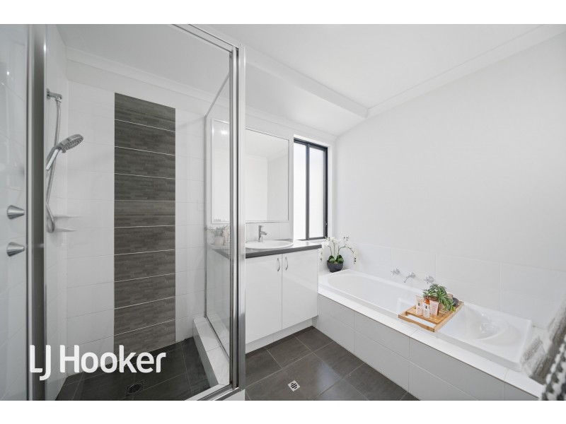 9 Harrogate Road, Wellard WA 6170