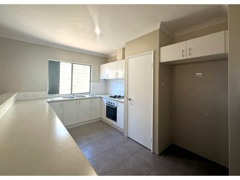 2/293 Landsdale Rd, Landsdale WA 6065