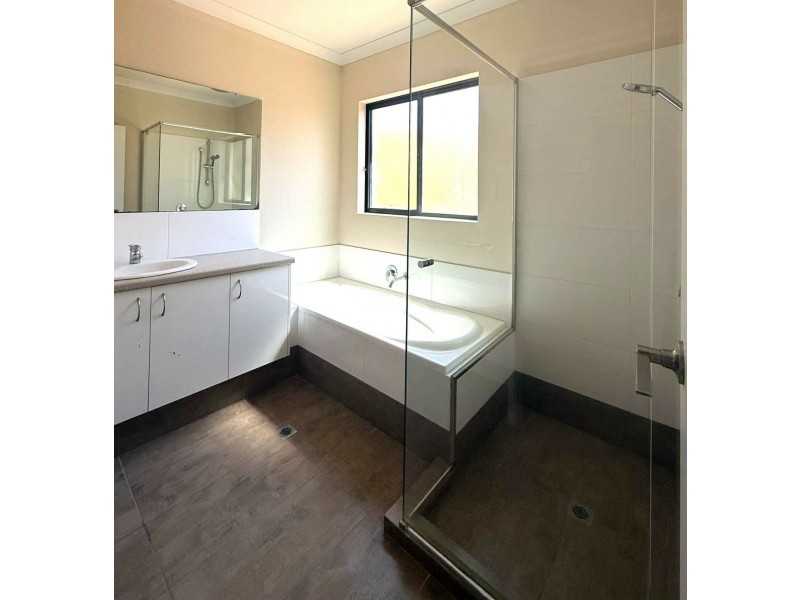 2/293 Landsdale Rd, Landsdale WA 6065