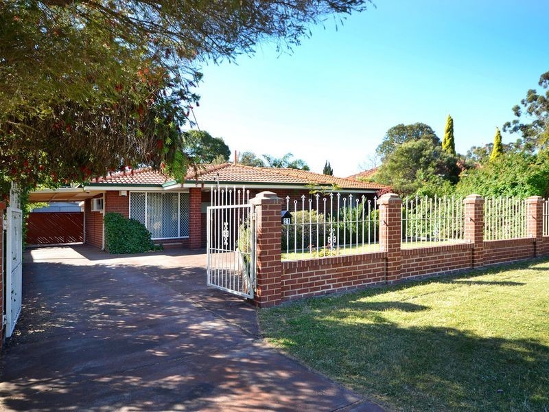 21 Montrose Avenue, Girrawheen WA 6064