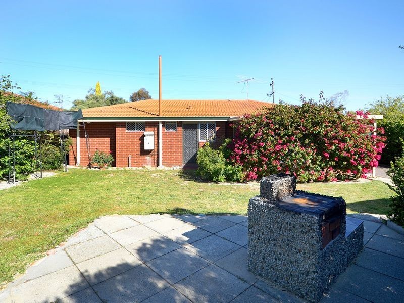 21 Montrose Avenue, Girrawheen WA 6064