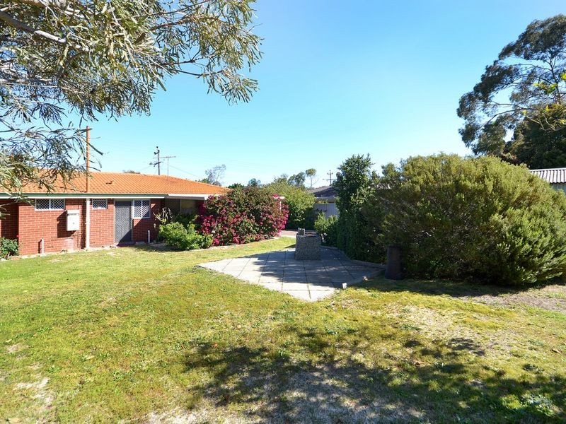 21 Montrose Avenue, Girrawheen WA 6064