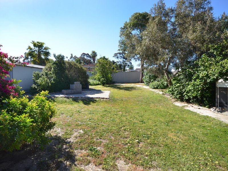 21 Montrose Avenue, Girrawheen WA 6064