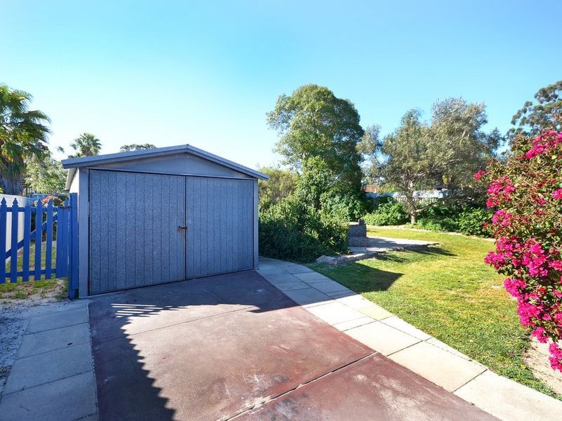 21 Montrose Avenue, Girrawheen WA 6064