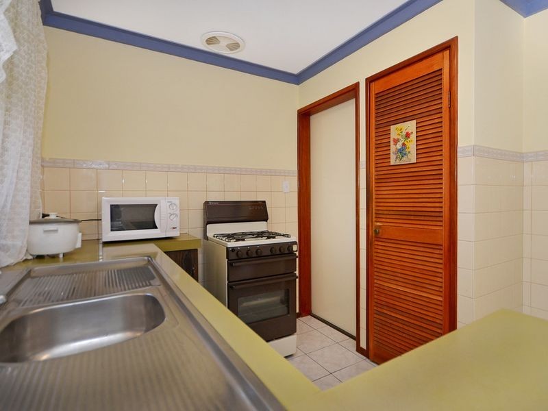 21 Montrose Avenue, Girrawheen WA 6064