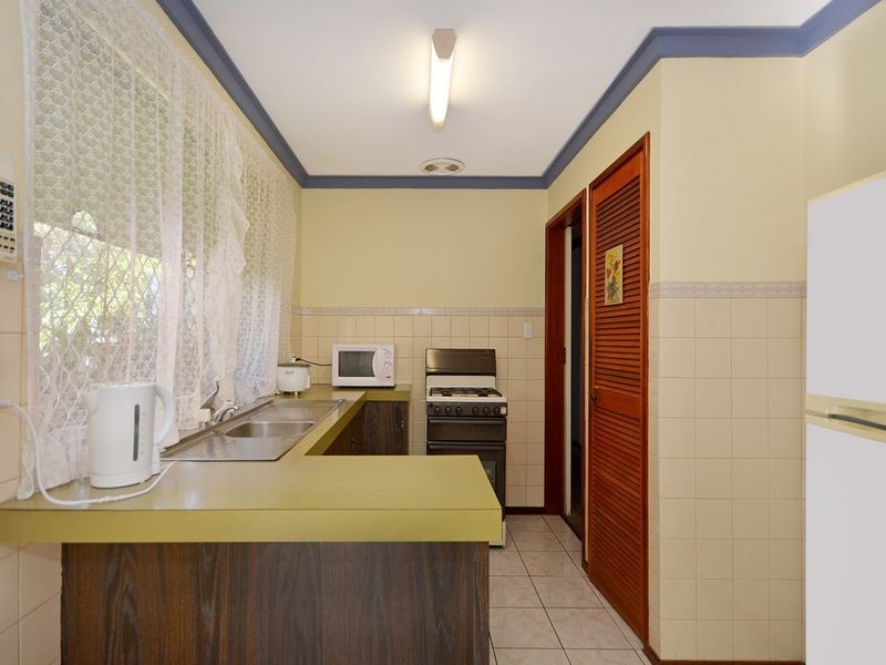 21 Montrose Avenue, Girrawheen WA 6064