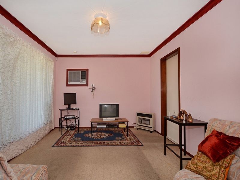 21 Montrose Avenue, Girrawheen WA 6064