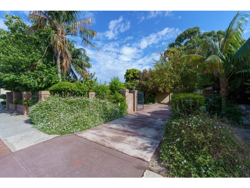 62 Corrington Circle, Nollamara WA 6061