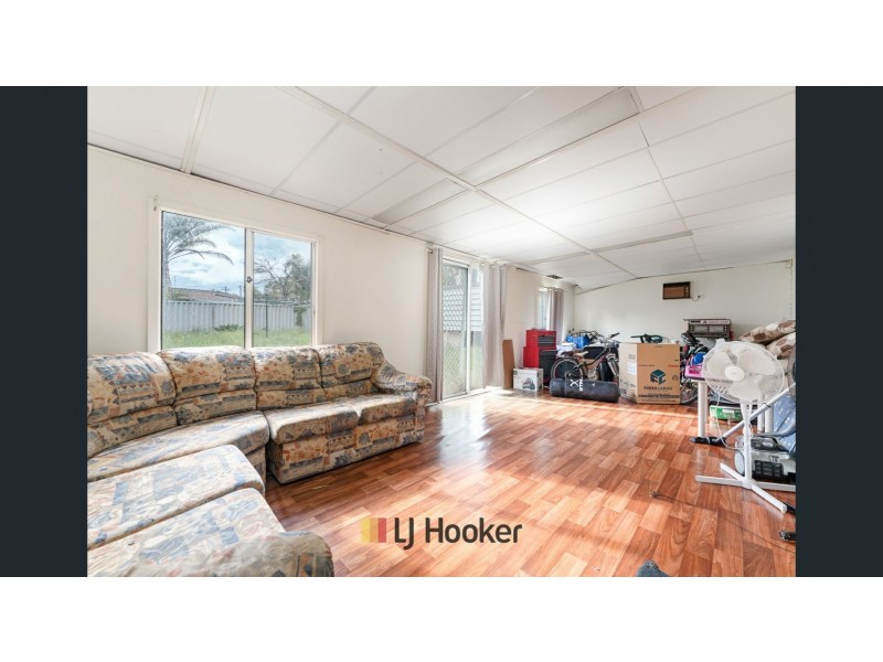 29 Montrose Avenue, Girrawheen WA 6064