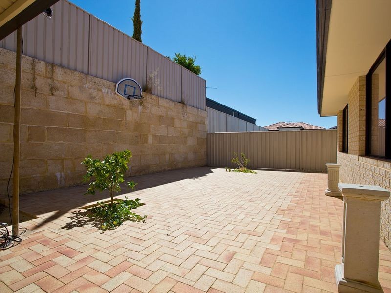 30 Firenze Loop, Landsdale WA 6065