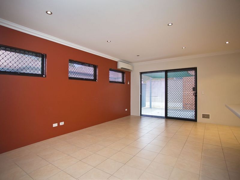 17c Loughton Way, Balga WA 6061