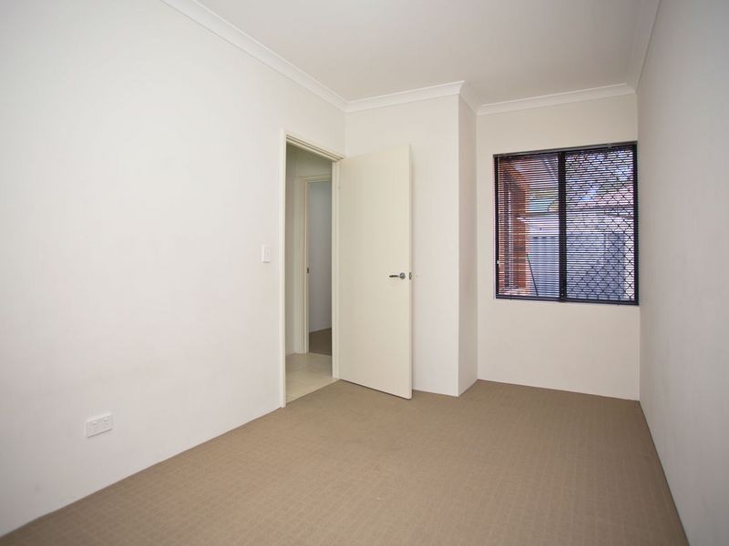 17c Loughton Way, Balga WA 6061