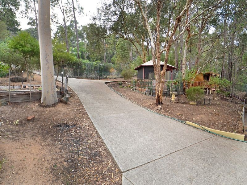 23 Hawter Road, Glen Forrest WA 6071