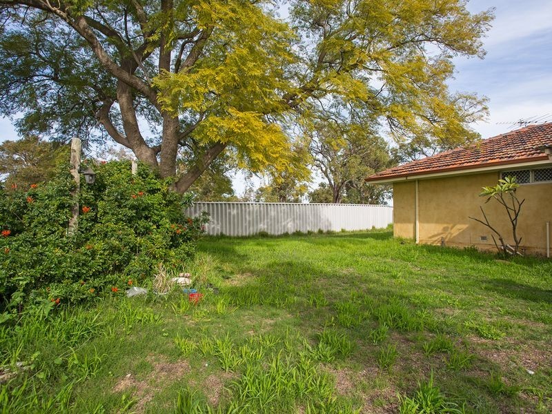 33 Curtis Way, Girrawheen WA 6064