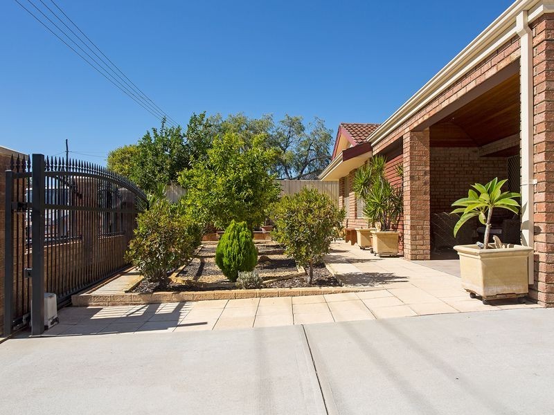22 Oakleaf Circle, Mirrabooka WA 6061
