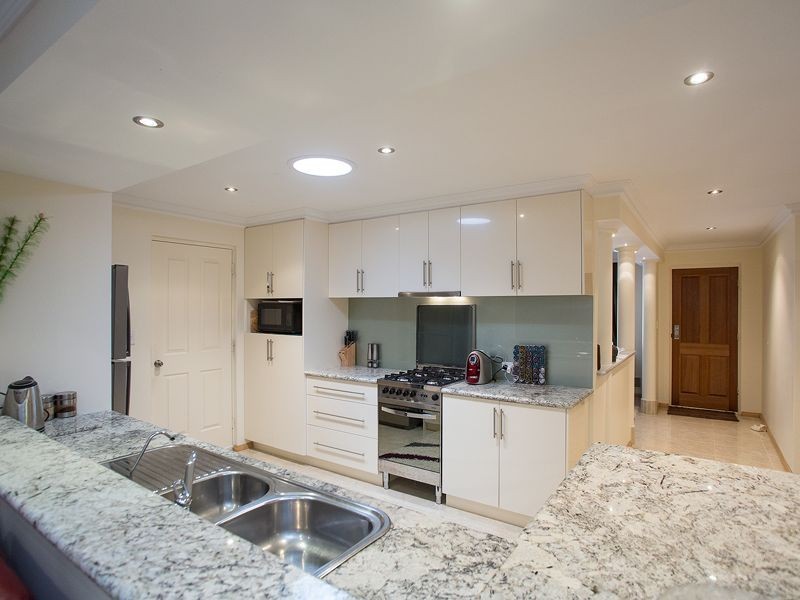 22 Oakleaf Circle, Mirrabooka WA 6061