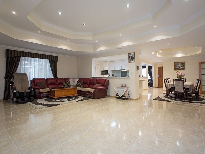 22 Oakleaf Circle, Mirrabooka WA 6061