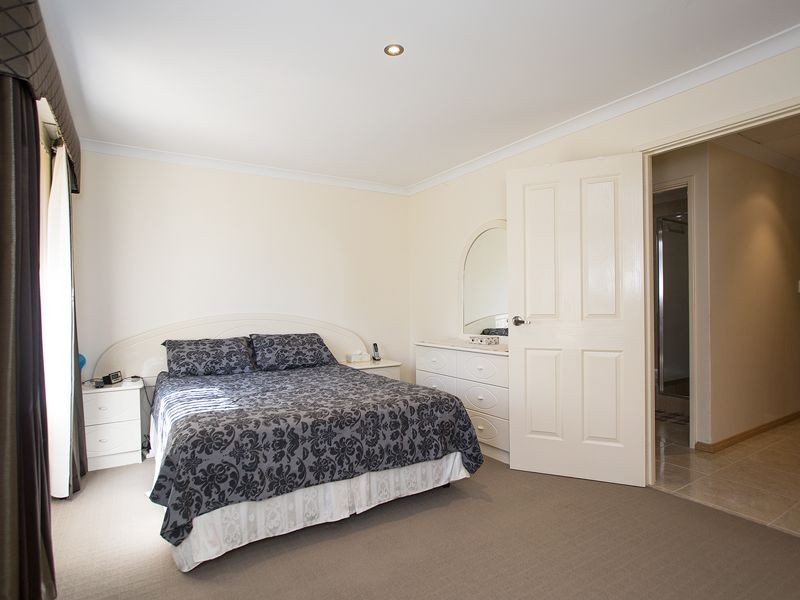 22 Oakleaf Circle, Mirrabooka WA 6061