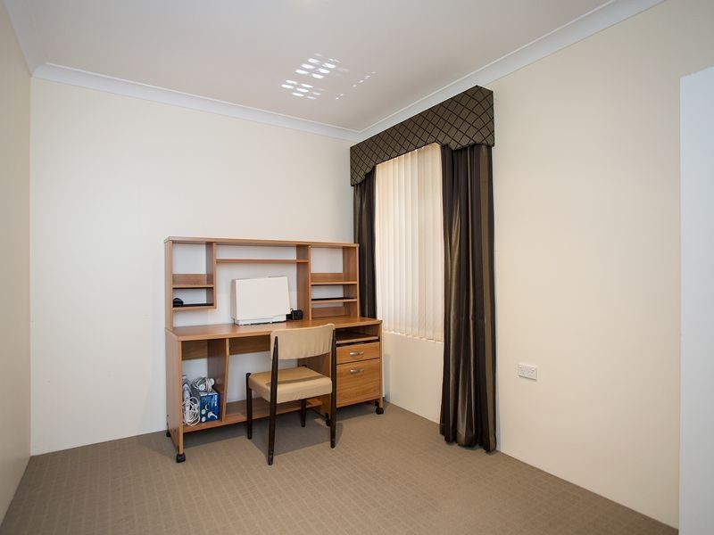 22 Oakleaf Circle, Mirrabooka WA 6061