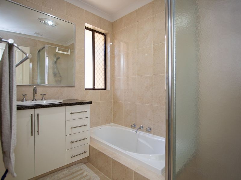 22 Oakleaf Circle, Mirrabooka WA 6061