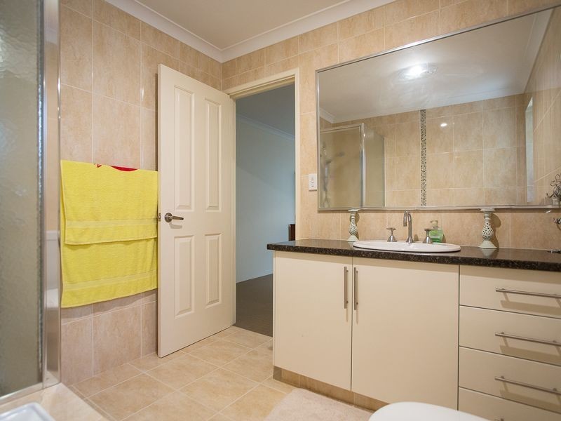 22 Oakleaf Circle, Mirrabooka WA 6061