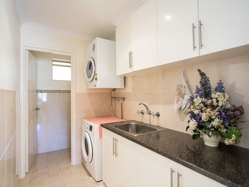 22 Oakleaf Circle, Mirrabooka WA 6061