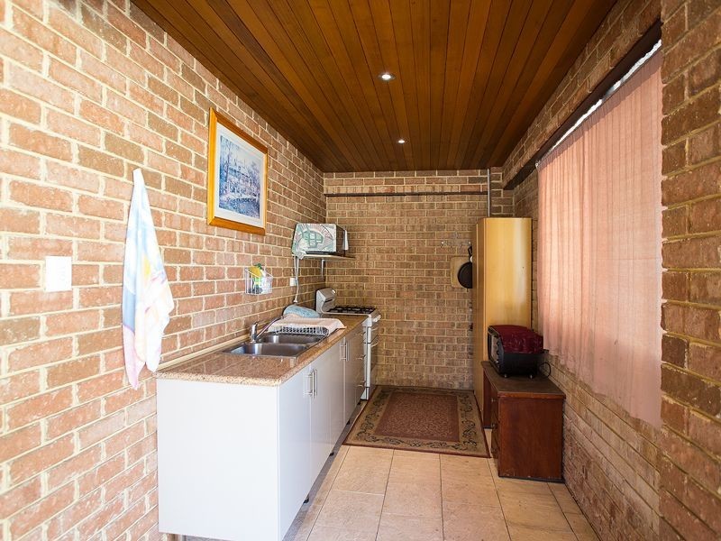 22 Oakleaf Circle, Mirrabooka WA 6061