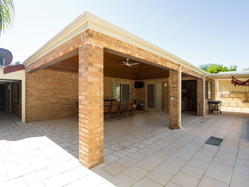 22 Oakleaf Circle, Mirrabooka WA 6061