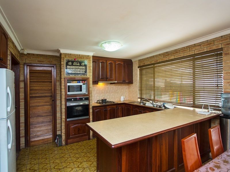 24B Spring Road, Thornlie WA 6108