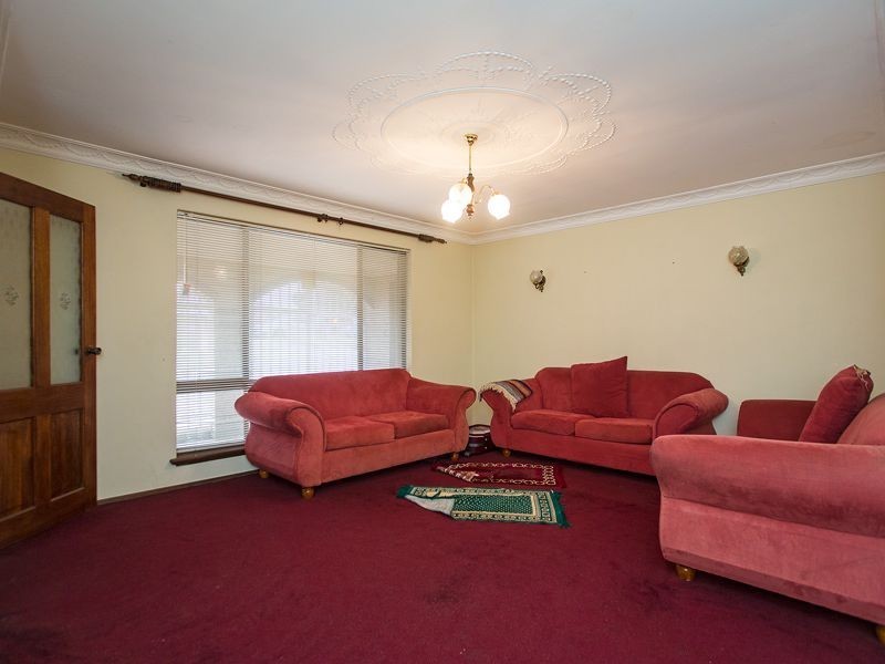 24B Spring Road, Thornlie WA 6108